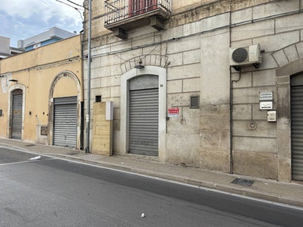 locale commerciale in affitto a Canosa di Puglia