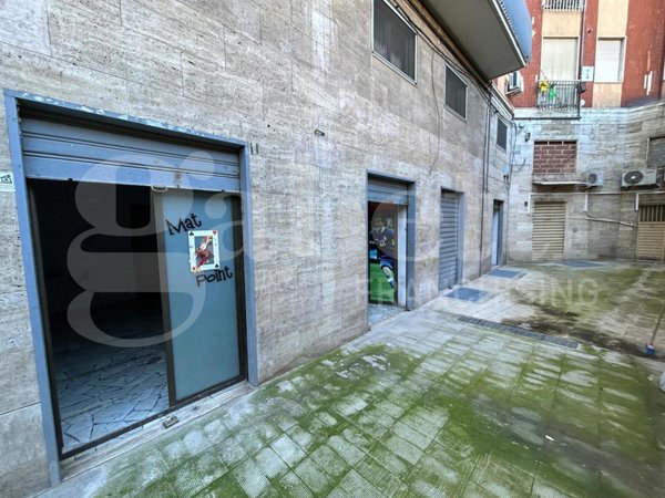 negozio in affitto a Canosa di Puglia