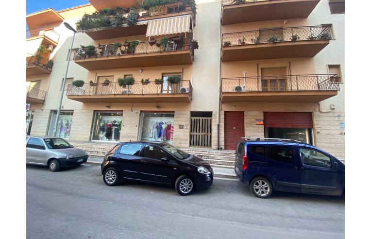 locale commerciale in affitto a Canosa di Puglia