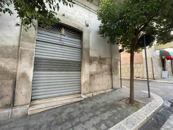 locale commerciale in affitto a Canosa di Puglia