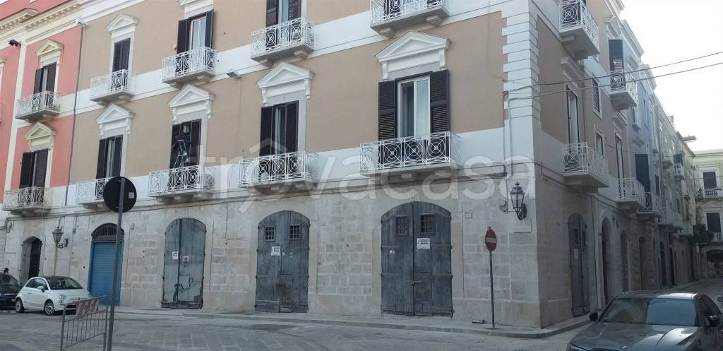 negozio in affitto a Trani in zona Borgo Medievale