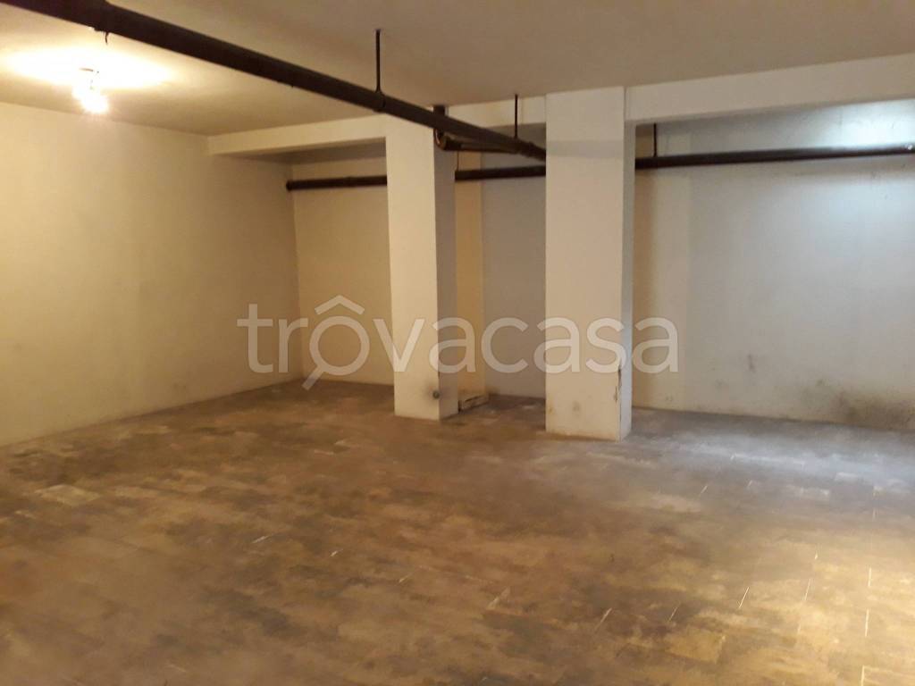 locale commerciale in affitto a Trani