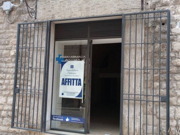 negozio in affitto a Trani in zona Borgo Medievale