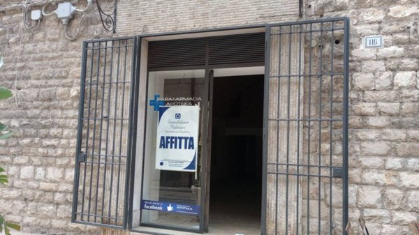 negozio in affitto a Trani in zona Borgo Medievale