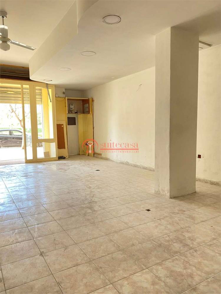 negozio in affitto a Trani