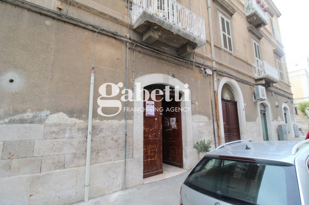 trivano in affitto a Trani in zona Borgo Ottocentesco