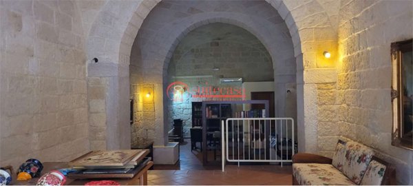 locale commerciale in affitto a Trani in zona Borgo Ottocentesco