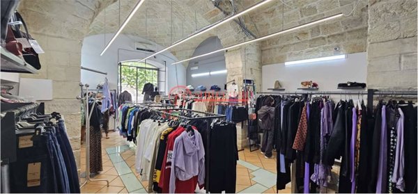 locale commerciale in affitto a Trani in zona Borgo Ottocentesco