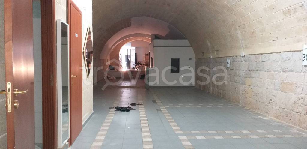 negozio in affitto a Trani in zona Borgo Medievale