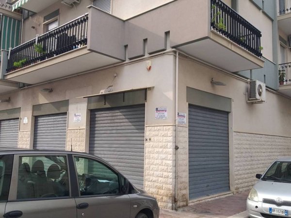 negozio in affitto a Trani in zona Borgo Ottocentesco