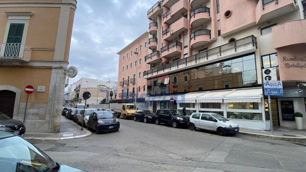 locale commerciale in affitto a Trani in zona Borgo Medievale
