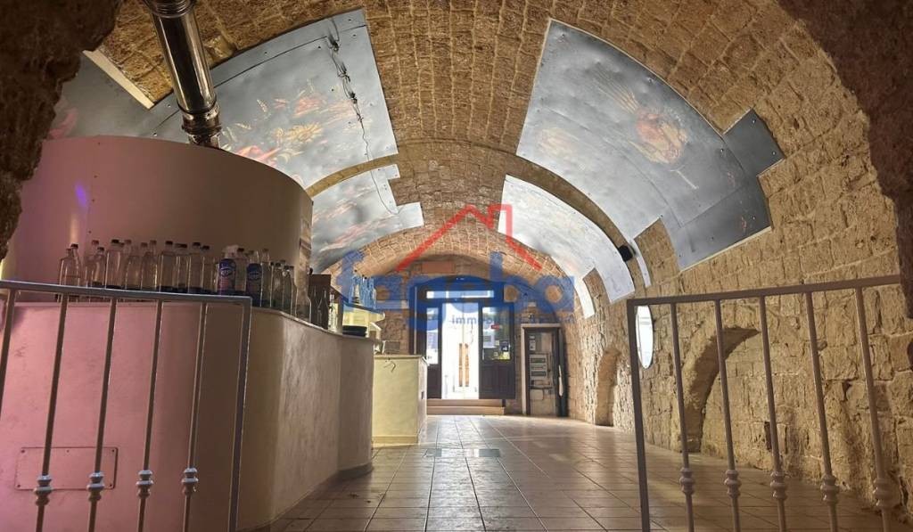 trivano in affitto a Trani in zona Borgo Medievale