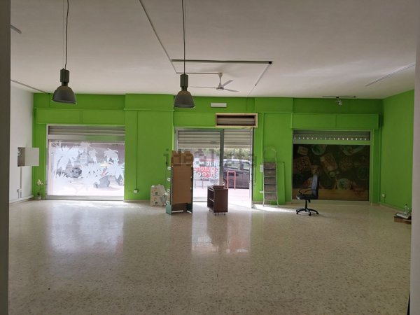 locale commerciale in affitto a Trani