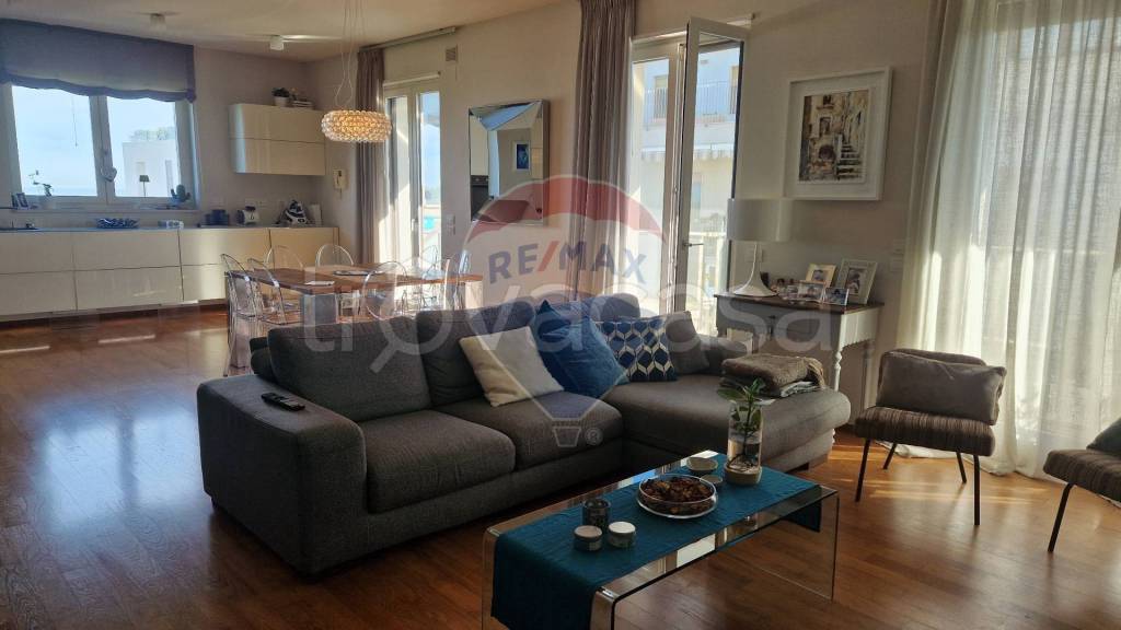 appartamento in affitto a Trani in zona Borgo Ottocentesco
