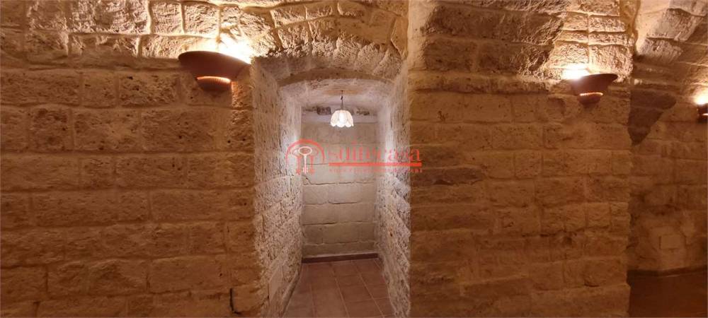 negozio in affitto a Trani in zona Borgo Medievale