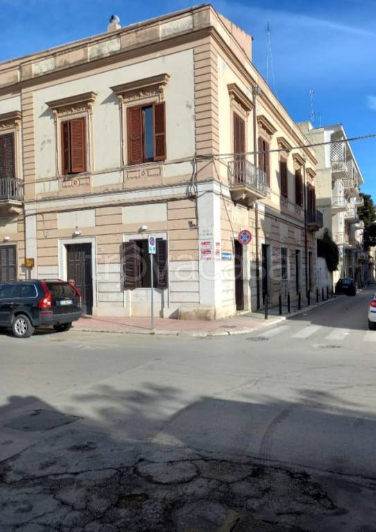 negozio in affitto a Trani in zona Borgo Ottocentesco
