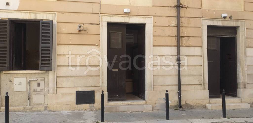 trivano in affitto a Trani in zona Borgo Ottocentesco