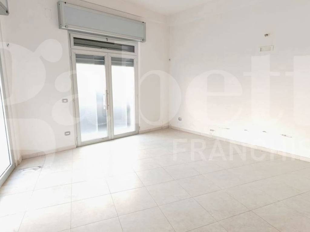 locale commerciale in affitto a Trani