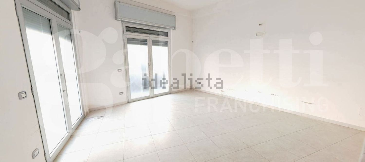 locale commerciale in affitto a Trani