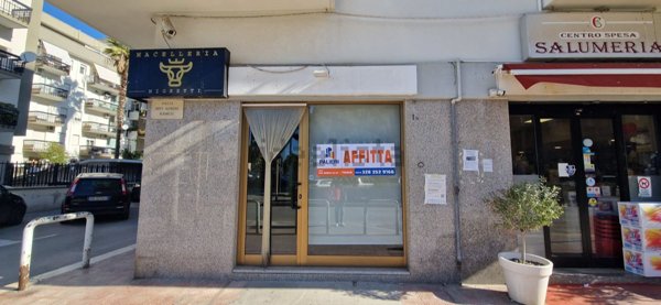 locale commerciale in affitto a Trani