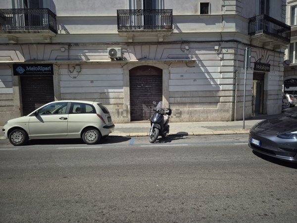 locale commerciale in affitto a Trani