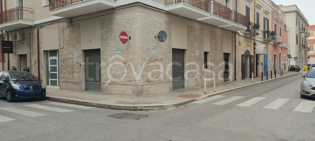 negozio in affitto a Trani in zona Borgo Ottocentesco