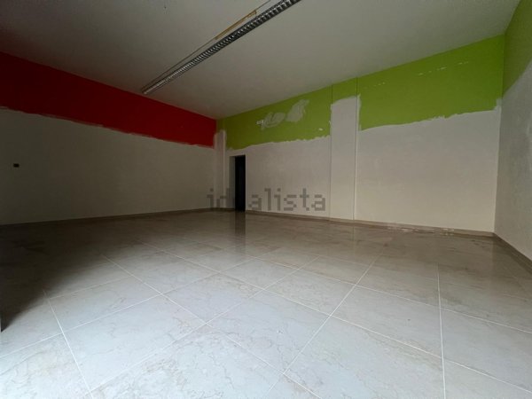 negozio in affitto a Trani