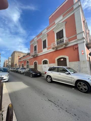 negozio in affitto a Trani in zona Borgo Ottocentesco
