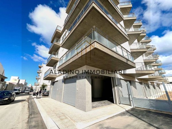 negozio in affitto a Trani