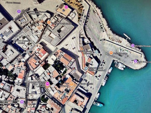 negozio in affitto a Trani in zona Borgo Medievale