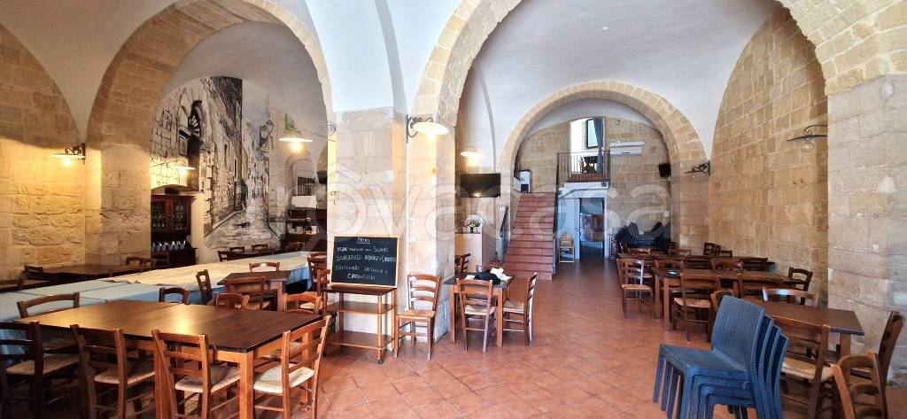 negozio in affitto a Trani in zona Borgo Medievale