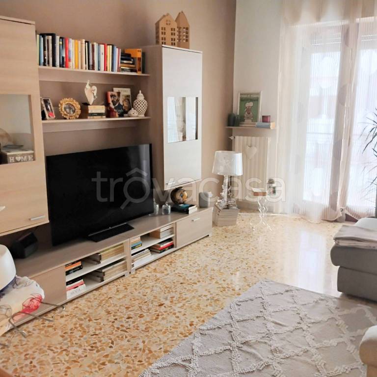 appartamento in affitto a Trani in zona Borgo Ottocentesco