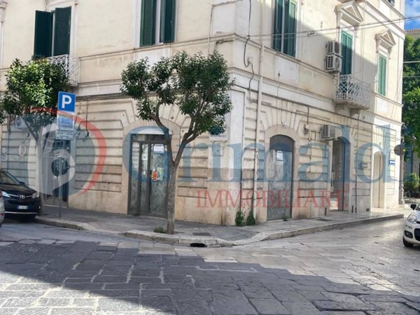 negozio in affitto a Trani in zona Borgo Ottocentesco