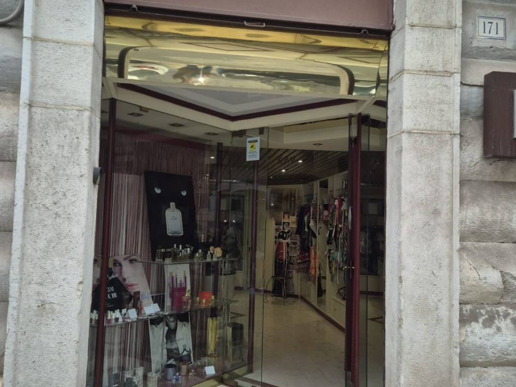 negozio in affitto a Trani in zona Borgo Medievale