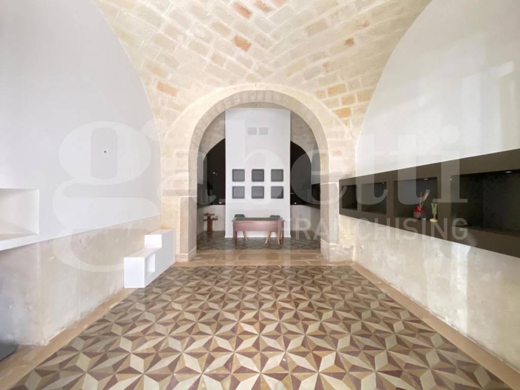 negozio in affitto a Trani in zona Borgo Ottocentesco
