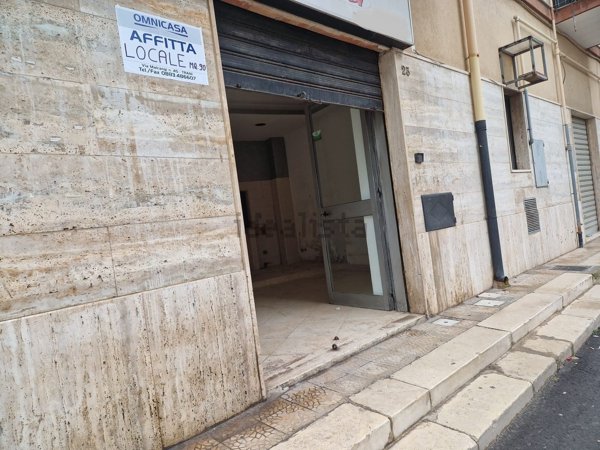 locale commerciale in affitto a Trani