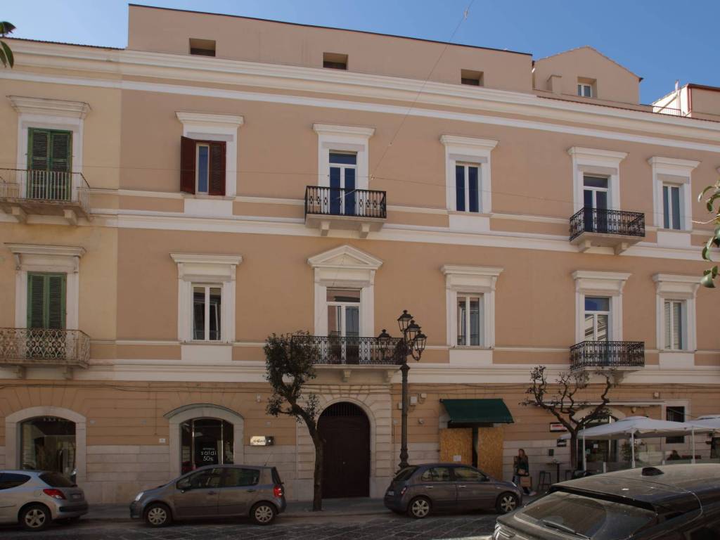 ufficio in affitto a Trani in zona Borgo Ottocentesco