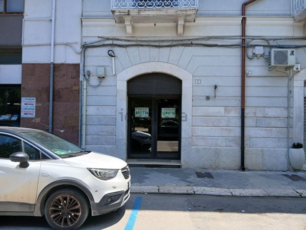 locale commerciale in affitto a Trani