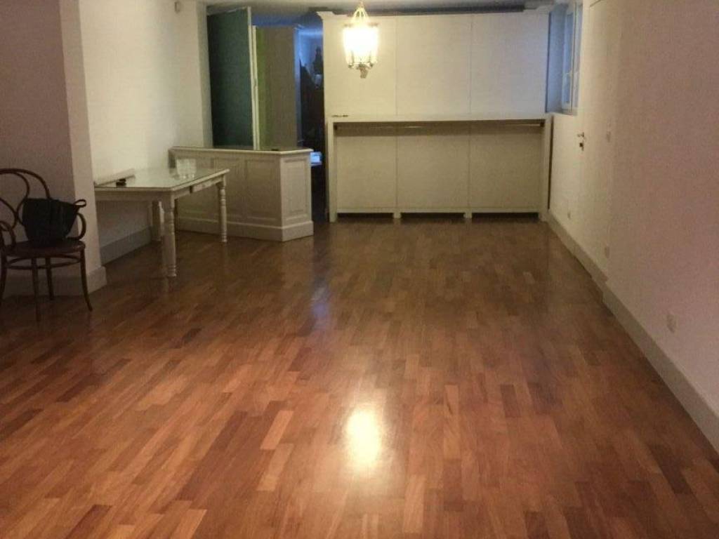negozio in affitto a Trani in zona Borgo Medievale