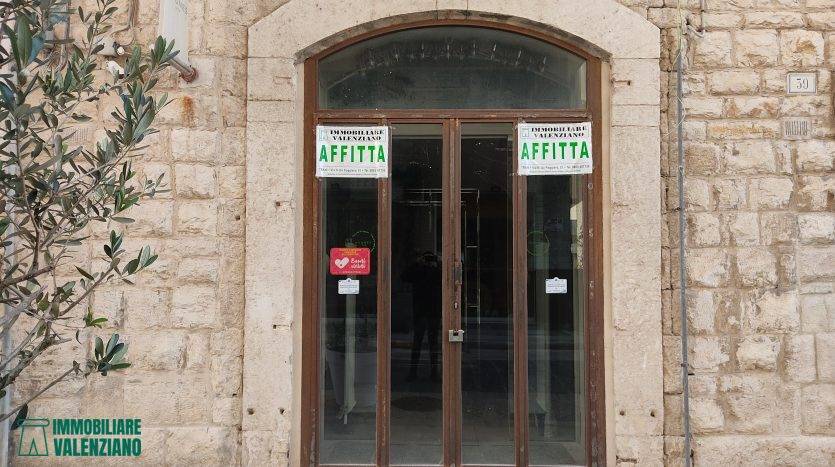 negozio in affitto a Trani in zona Borgo Medievale