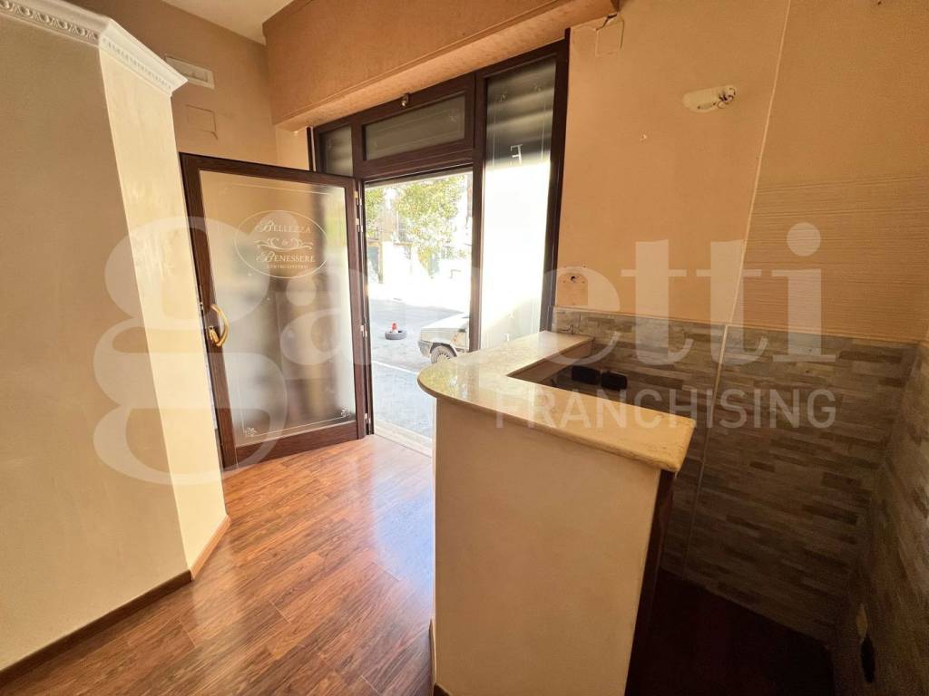 negozio in affitto a Trani in zona Borgo Ottocentesco