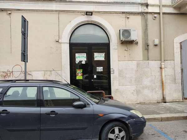 locale commerciale in affitto a Trani