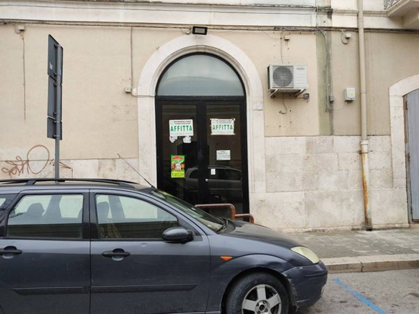 locale commerciale in affitto a Trani