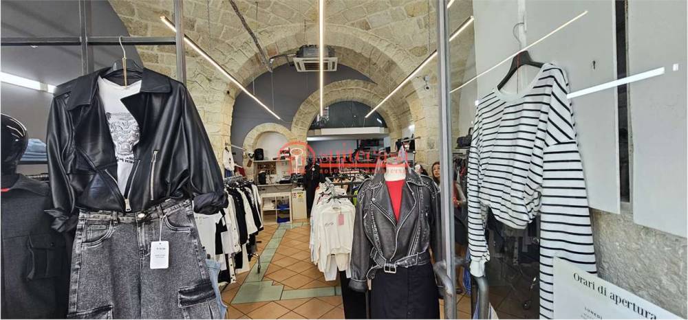 negozio in affitto a Trani in zona Borgo Ottocentesco