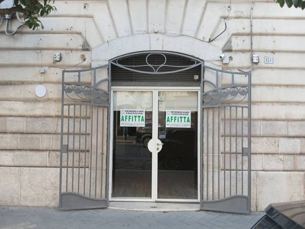 negozio in affitto a Trani in zona Borgo Ottocentesco