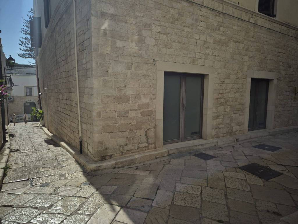 negozio in affitto a Trani in zona Borgo Medievale