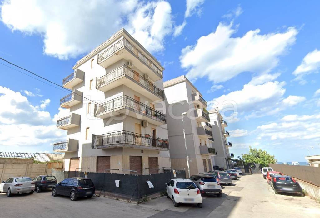 locale commerciale in affitto a Trani