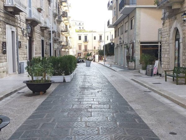 negozio in affitto a Trani