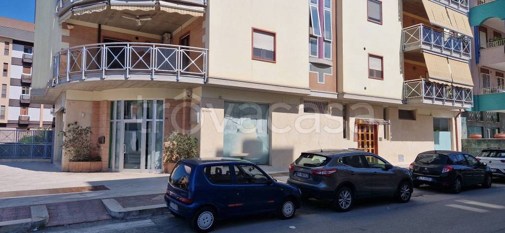 negozio in affitto a Trani