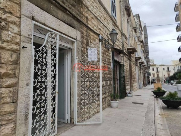 negozio in affitto a Trani in zona Borgo Medievale